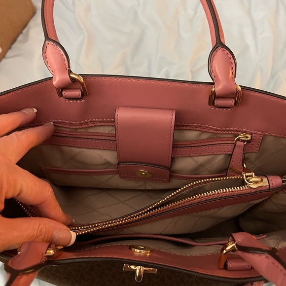 Michael Kors Handbag - Picture 5 of 8